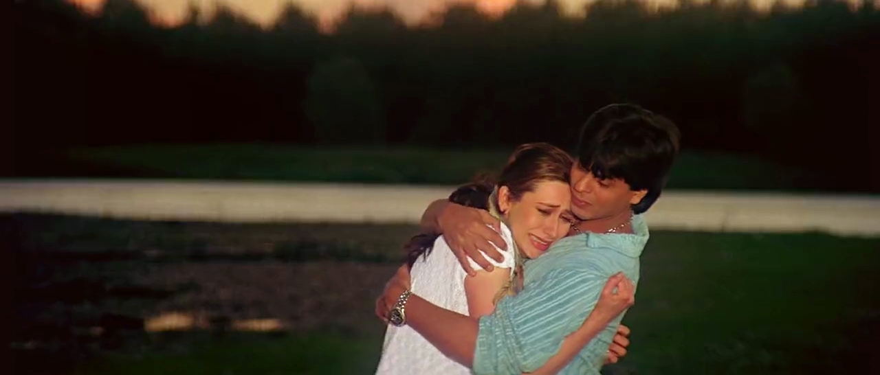 Karisma Kapoor Shahrukh Khan in Dil To Pagal Hai