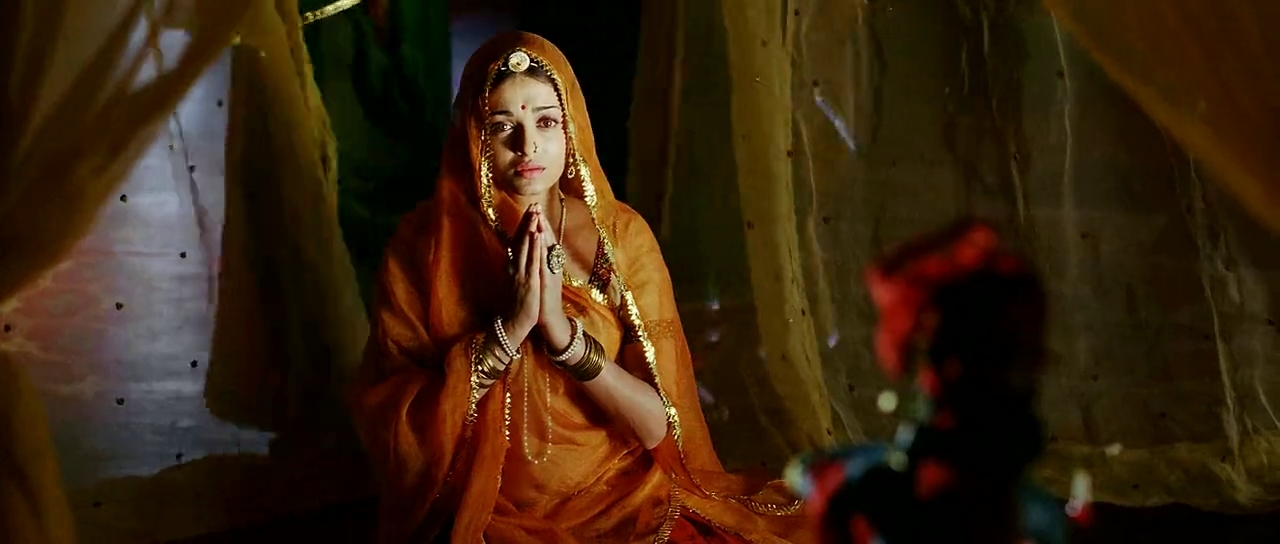 Praying Aishwarya Rai Bachchan Mann Mohana