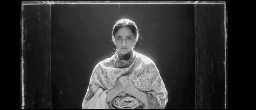 Ek-lADKI ko dekha to aisa laga review