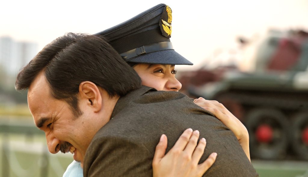 Pankaj Jahnvi Gunjan Saxena Hug