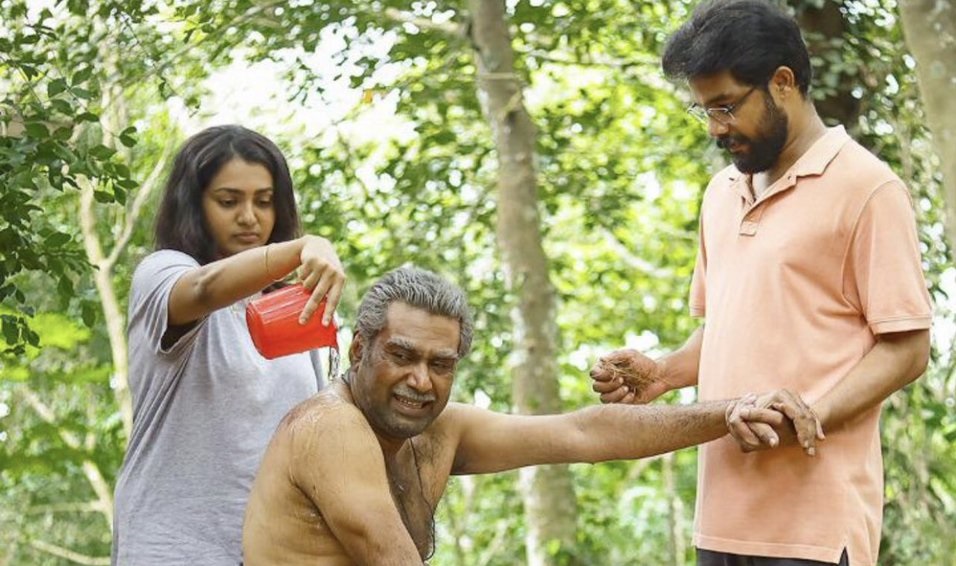 Aarkkariyam Film Review